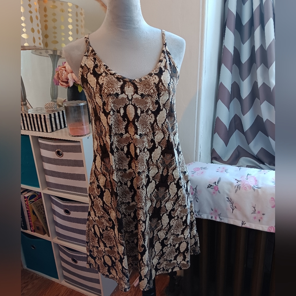 NWOT scoop neck Spaghetti strap fit and Flare snake print sundress with pockets!